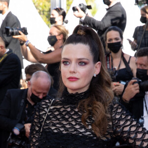 Roxane Mesquida enceinte - Montée des marches du film " Benedetta " lors du 74ème Festival International du Film de Cannes. Le 9 juillet 2021 © Borde-Jacovides-Moreau / Bestimage 