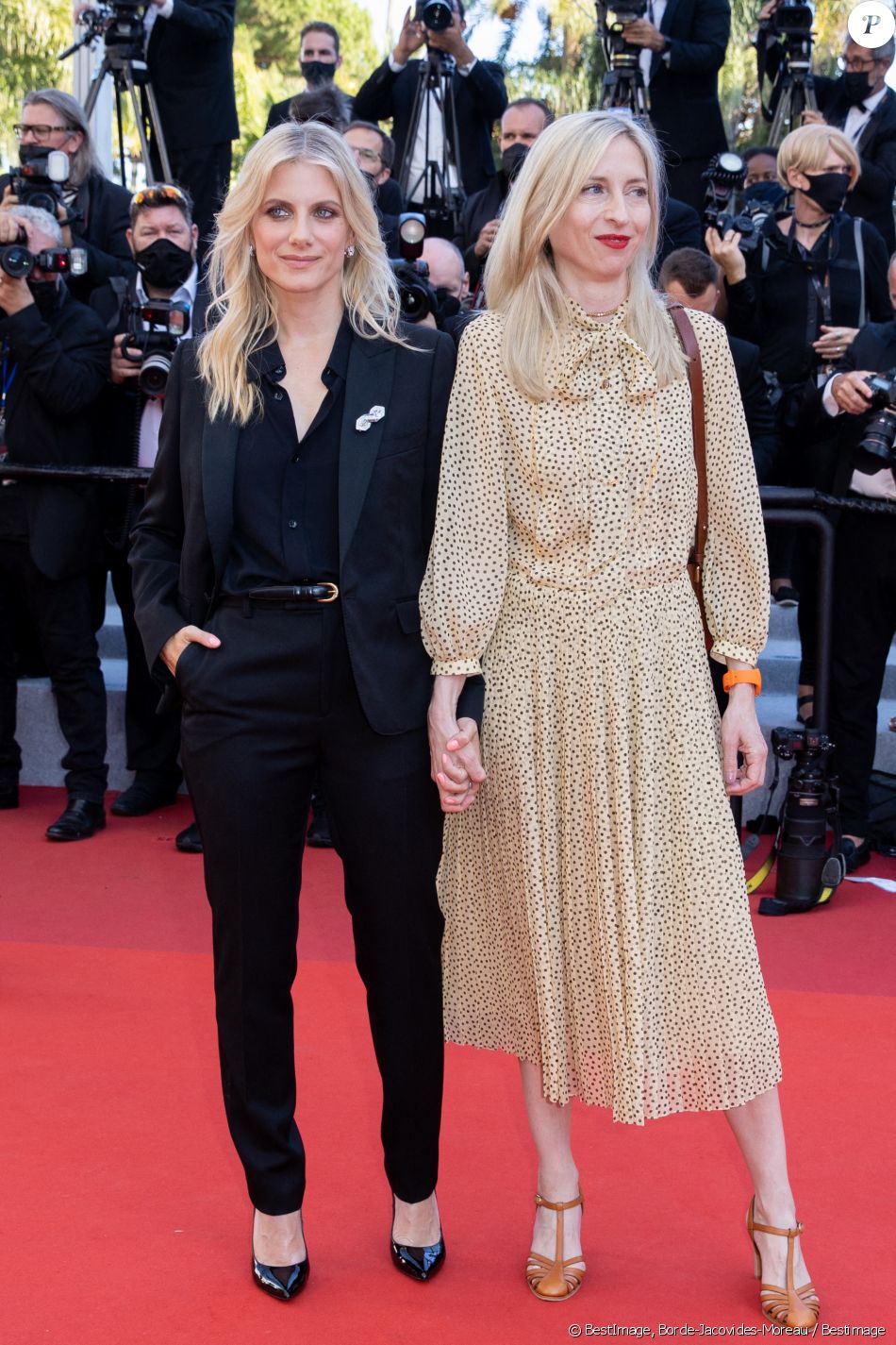 Mélanie Laurent et Jessica Hausner - Montée des marches du film "Benedetta" lors du 74ème Festival International du Film de Cannes. Le 9 juillet 2021 © Borde-Jacovides-Moreau / Bestimage