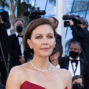 Maggie Gyllenhaal - Montée des marches du film "Benedetta" lors du 74ème Festival International du Film de Cannes. Le 9 juillet 2021 © Borde-Jacovides-Moreau / Bestimage