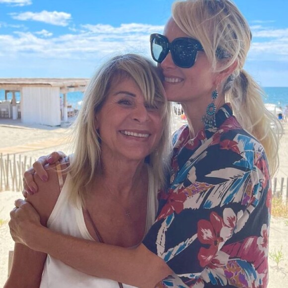 Laeticia Hallyday et sa mère Françoise Thibaut en vacances dans le sud de la France, à Palavas-les-Flots, le 7 juillet 2021 sur Instagram.