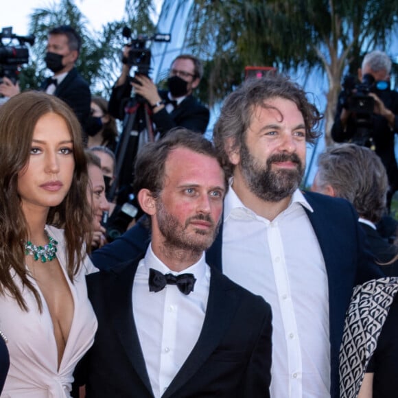 Guest, Adèle Exarchopoulos, Emmanuel Marre, Alexandre Perrier, Mara Taquin - Montée des marches du film " De son vivant " lors du 74ème Festival International du Film de Cannes. Le 10 juillet 2021 © Borde-Jacovides-Moreau / Bestimage 