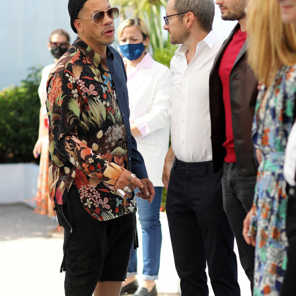 JoeyStarr, Jules Benchetrit (fils de Samuel Benchetrit et Marie Trintignant) au photocall du film Cette musique ne joue pour personne (Cannes première) lors du 74ème festival international du film de Cannes le 10 juillet 2021 © Borde / Jacovides / Moreau / Bestimage 