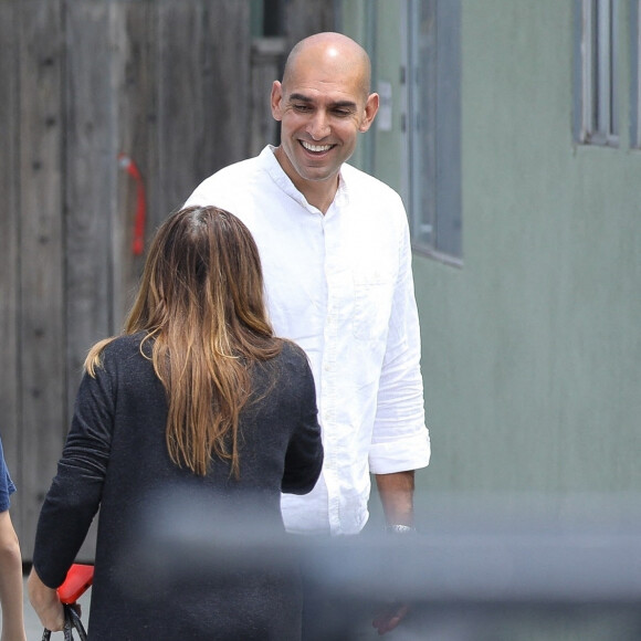 Jennifer Lopez visite avec son fils Max (Maximilian) une école privée de Santa Monica, Los Angeles, Californie, Etats-Unis, le 10 juillet 2021.