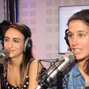 Nolwenn (Mariés au premier regard) et Clémence Castel (Koh-Lanta 2005 et 2018) lors de l'émission "Le Show de Luxe" sur la Radio Voltage à Paris , France, le 8 avril 2019. © Philippe Baldini/Bestimage