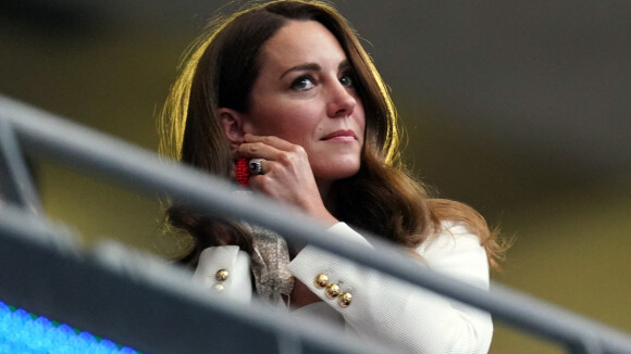 Kate Middleton à Wembley : ses boucles d'oreilles rouges attirent l'attention