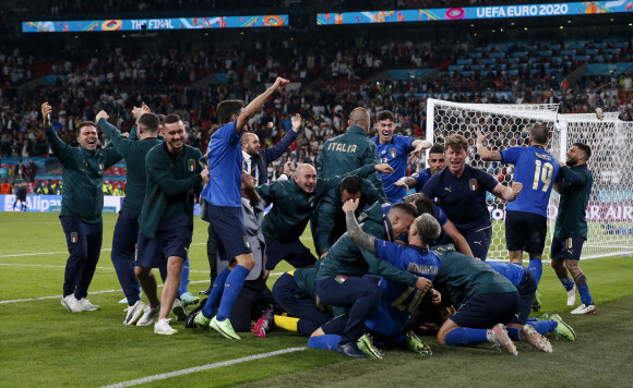 L'équipe d'Italie en liesse après la victoire aux tirs au but en finale de l'Euro 2020 contre l'Angleterre, au stade de Wembley. Londres, le 11 juillet 2021.