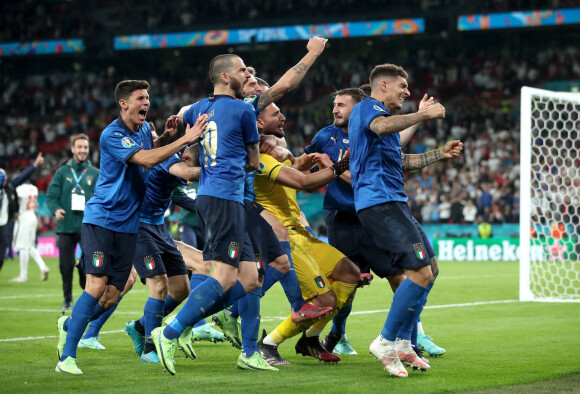 L'équipe d'Italie en liesse après la victoire aux tirs au but en finale de l'Euro 2020 contre l'Angleterre, au stade de Wembley. Londres, le 11 juillet 2021.