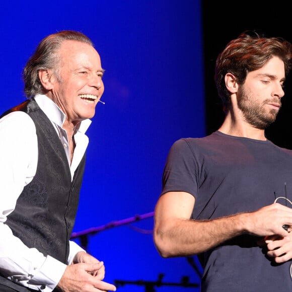 Michel Leeb avec son fils Tom Leeb sur la scène du Casino de Paris lors de la générale de son spectacle "Michel Leeb - 40 ans !" à Paris le 14 décembre 2017. © Coadic Guirec/Bestimage