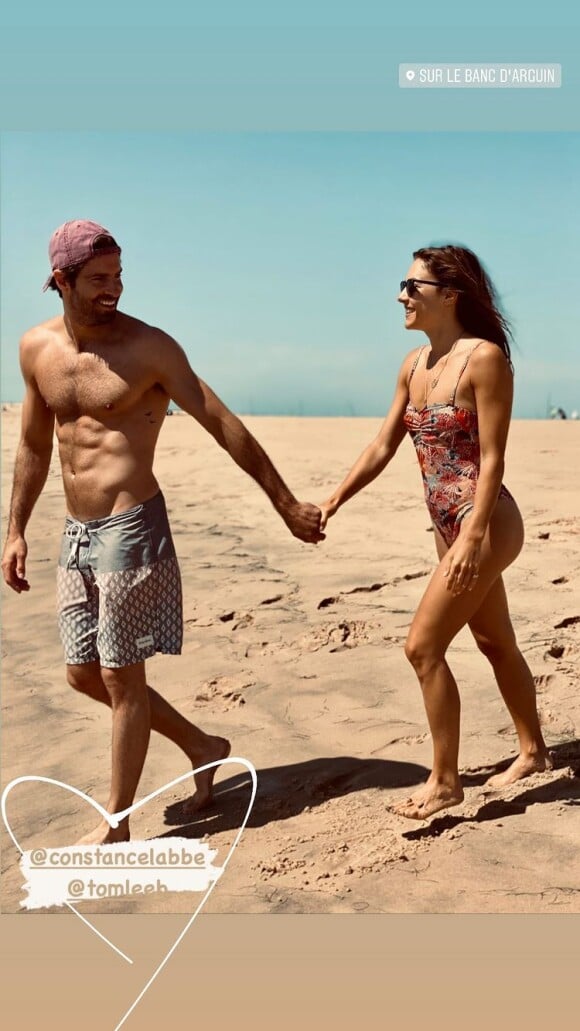 Elsa Leeb révèle le 12 juillet 2021 sur Instagram que son petit frère Tom Leeb est en couple avec l'actrice Constance Labbé, soeur de l'acteur Guillaume Labbé.