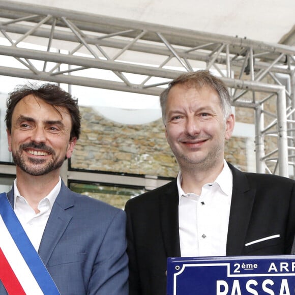 Emilie Jarre, le maire de Lyon, Grégory Doucet , le président de la métropole de Lyon, Bruno Bernard et Jean-Michel Jarre ( fils de France Pejot) - La résistante France Pejot décédée en 2010 à l'âge de 95 ans à une rue plus précisément la voûte ouest sous la gare de Perrache à Lyon, France, le 12 juillet 2021. © Pascal Fayolle/Bestimage