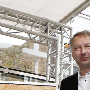 Le maire de Lyon, Grégory Doucet , le président de la métropole de Lyon, Bruno Bernard et Jean-Michel Jarre ( fils de France Pejot) - La résistante France Pejot décédée en 2010 à l'âge de 95 ans à une rue plus précisément la voûte ouest sous la gare de Perrache à Lyon, France, le 12 juillet 2021. © Pascal Fayolle/Bestimage