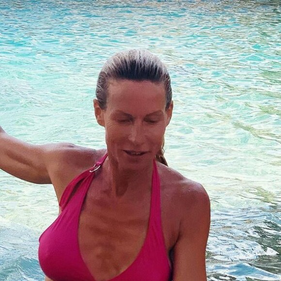 Rebecca Hampton en maillot de bain sur Instagram