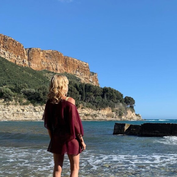 Rebecca Hampton face à la mer, mai 2021