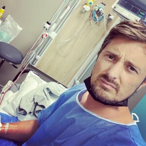 Vincent Cerutti dévoile des photos après son hospitalisation.