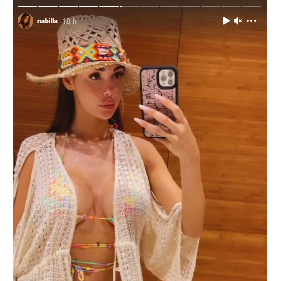 Nabilla et Thomas Vergara passent leur lune de miel à Ibiza, en compagnie du footballeur Riyad Mahrez. Le couple a également croisé d'autres stars du ballon rond : Kylian Mbappé et Aymeric Laporte.