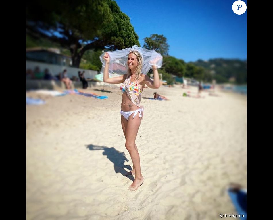 Ambre Dol de "Familles nombreuses" en bikini