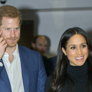 Le prince Harry et sa fiancée Meghan Markle visitent l'académie de Nottingham à l'occasion de la journée mondiale de la lutte contre le Sida à Nottingham, le 1er decembre 2017.