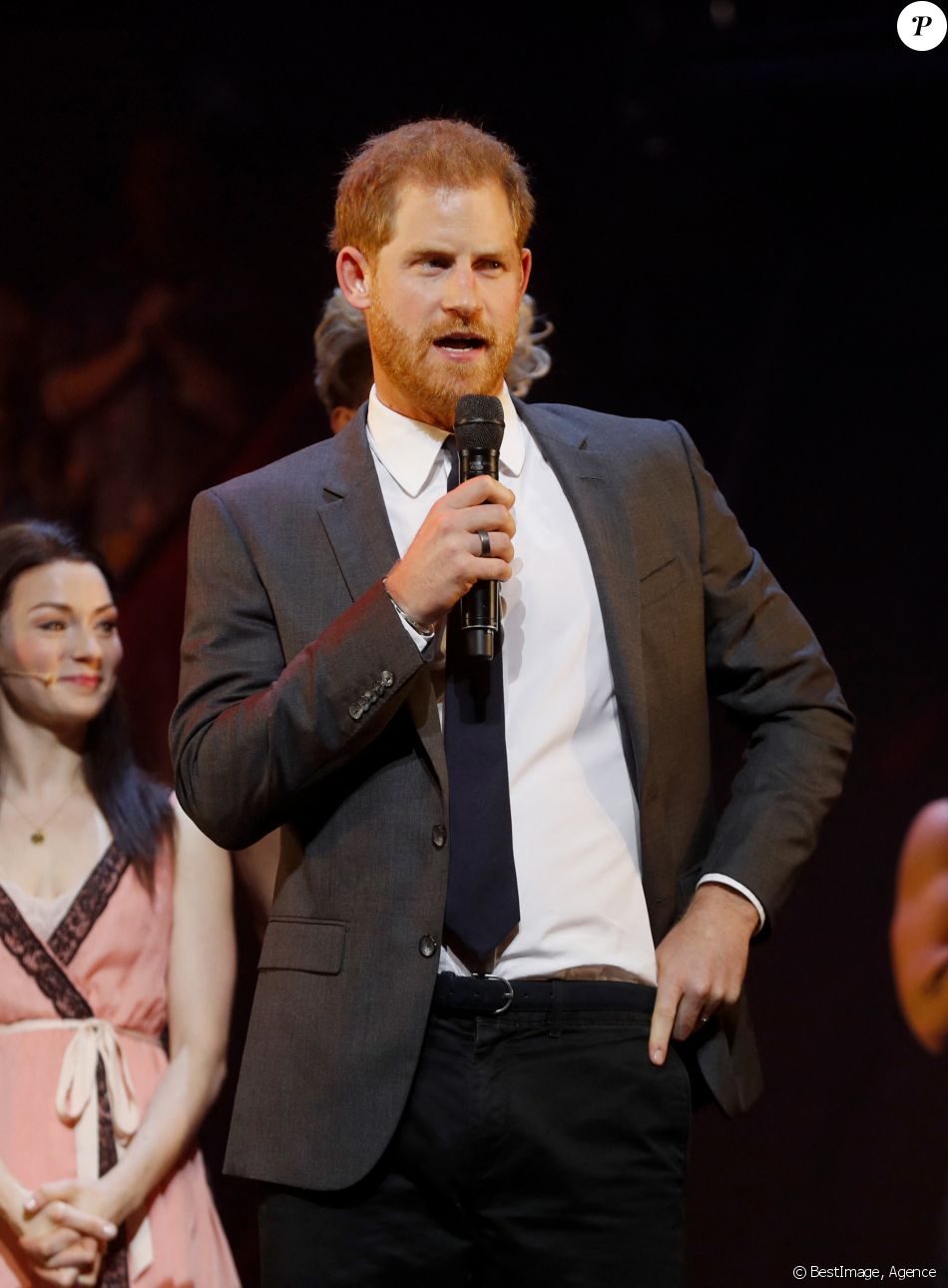 Le prince Harry, duc de Sussex, lors d'un gala de soutien pour la fondation des Invictus Games au théâtre Dominion à Londres le 6 décembre 2018.