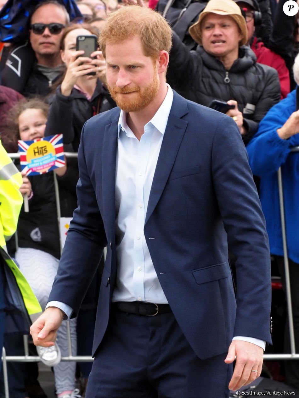 Le prince Harry, duc de Sussex, et Meghan Markle, duchesse de Sussex, ont été accueillis par une foule de supporters au Viaduct Harbour à Auckland, Nouvelle-Zélande, le 30 octobre 2018.