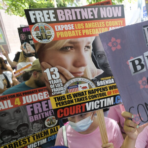 Des supporters de Britney Spears devant le tribunal Stanley Mosk à Los Angeles, le 14 juillet 2021.