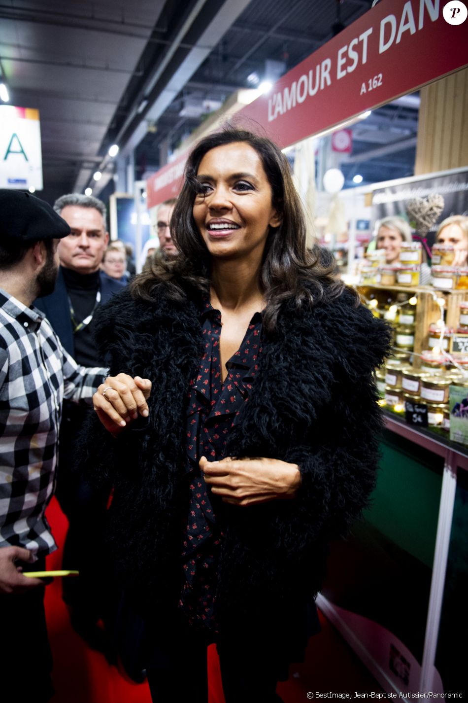 Karine Le Marchand (marraine de la CNDP (Commission nationale du débat public) et animatrice de lémission "L'amour est dans le pré") au 57ème salon International de l'Agriculture au parc des expositions de la porte de Versailles à Paris, France, le 23 février 2020. © Jean-Baptiste Autissier/Panoramic/Bestimage