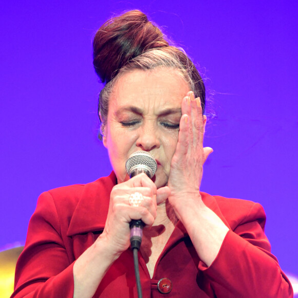 Catherine Ringer en concert à l'ouverture du 49ème Nice Jazz Festival, sur la place Masséna à Nice, France, le 12 juillet 2021. Le premier festival de jazz au monde a vu le jour à Nice et non pas aux Etats-Unis, en 1948. Année où la capitale azuréenne aura donc célébré ses noces avec le jazz, même si cette union a été suivie par une longue séparation de 23 ans, avant des retrouvailles de 1971. © Bruno Bebert/Panoramic/Bestimage