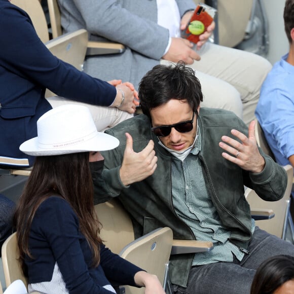 Vianney et sa compagne Catherine Robert dans les tribunes des Internationaux de France de tennis de Roland Garros à Paris, France, le 5 juin 2021. © Dominique Jacovides/Bestimage