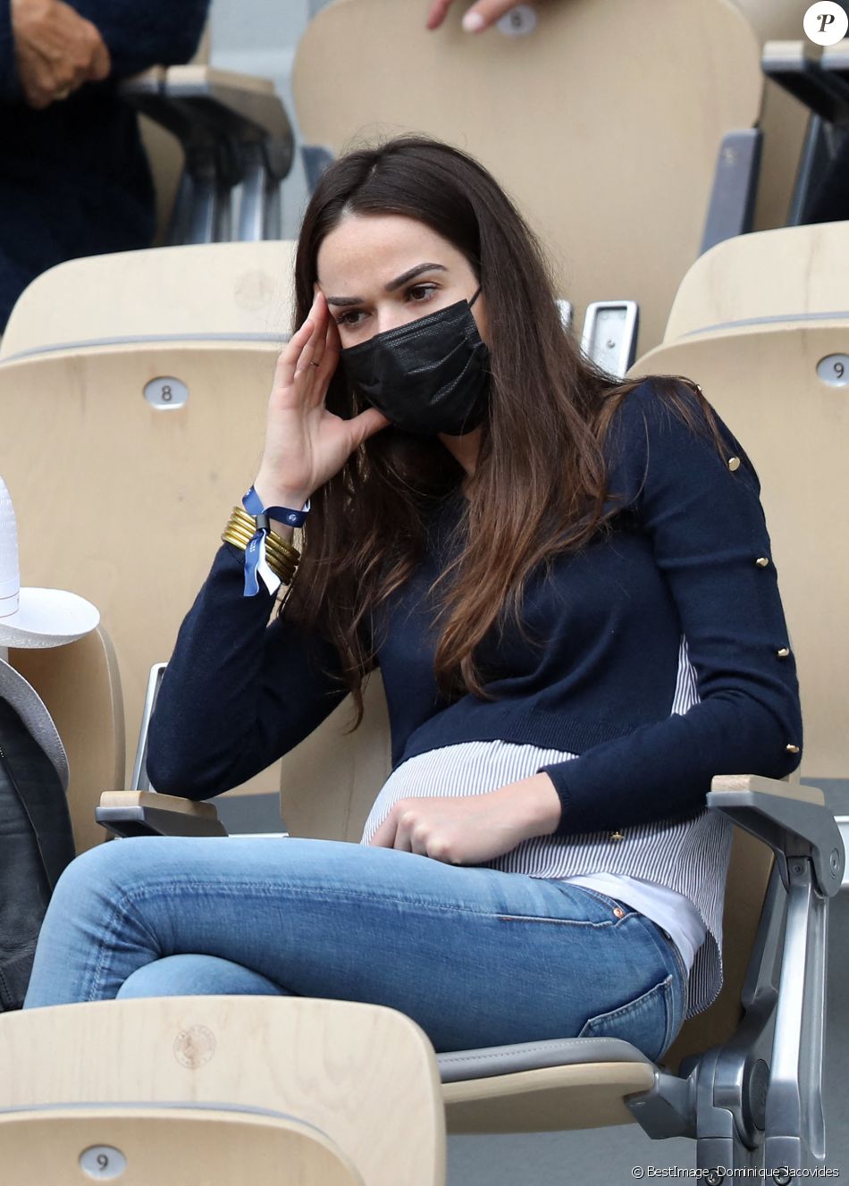 Vianney et sa compagne Catherine Robert dans les tribunes des Internationaux de France de tennis de Roland Garros à Paris, France, le 5 juin 2021. © Dominique Jacovides/Bestimage