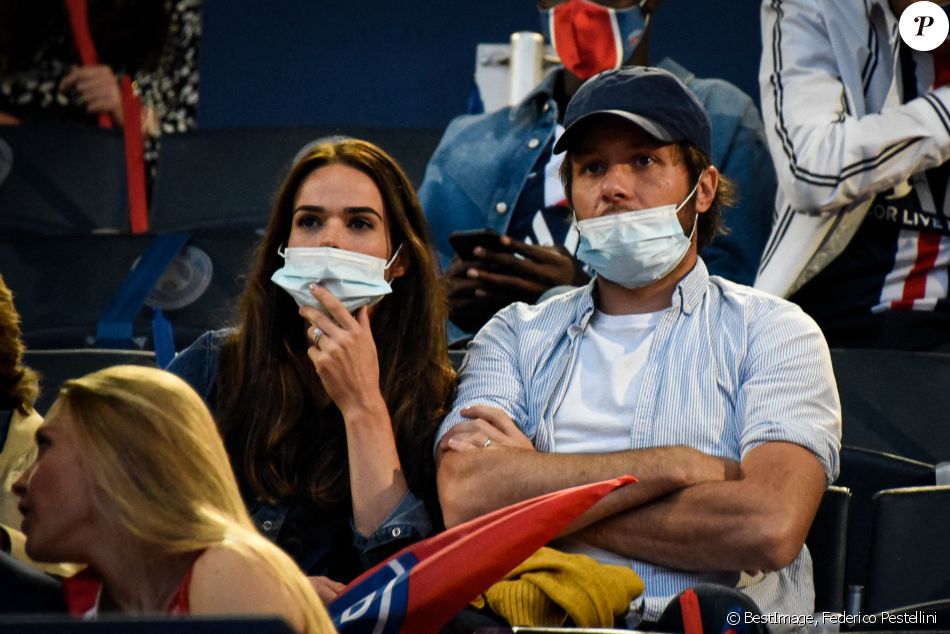 Vianney et sa compagne Catherine Robert au Parc des Princes pour assister à la finale de la ligue des Champions UEFA 2020 sur écran géant à Paris, le 23 août 2020. © Federico Pestellini / Panoramic / Bestimage