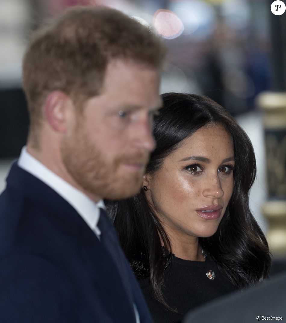 Le prince Harry, duc de Sussex et Meghan Markle, duchesse de Sussex lors de la signature du livre des condoléances à New Zealand House à Londres en hommage aux victimes de la tuerie de Christchurch.