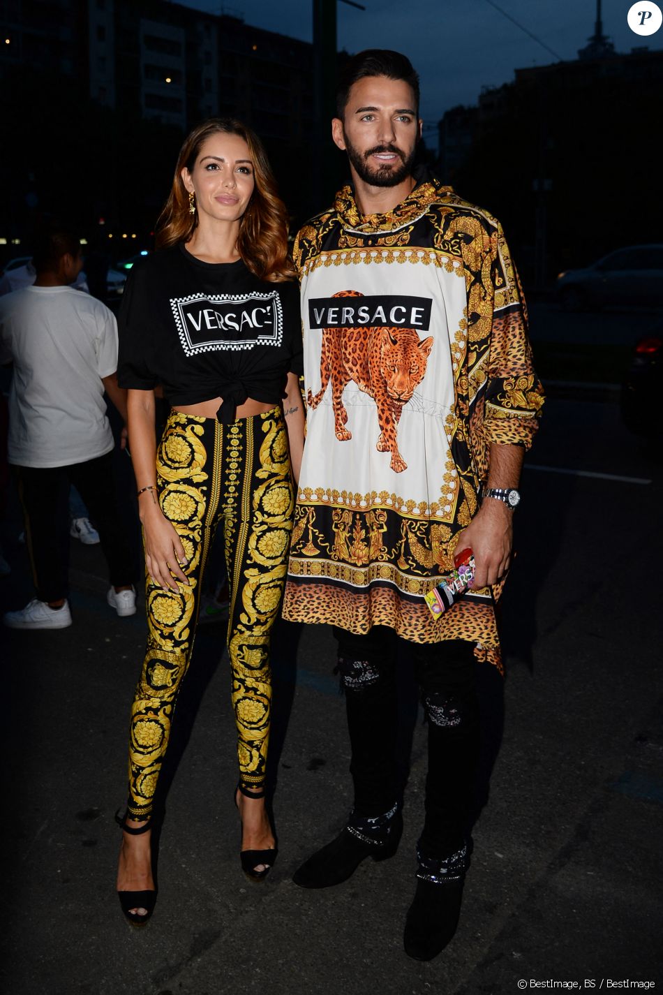 Nabilla Benattia et son compagnon Thomas Vergara au défilé Versace - Collection Prêt-à-Porter Printemps/Eté 2019" lors de la Fashion Week de Milan (MLFW) le 21 septembre 2018