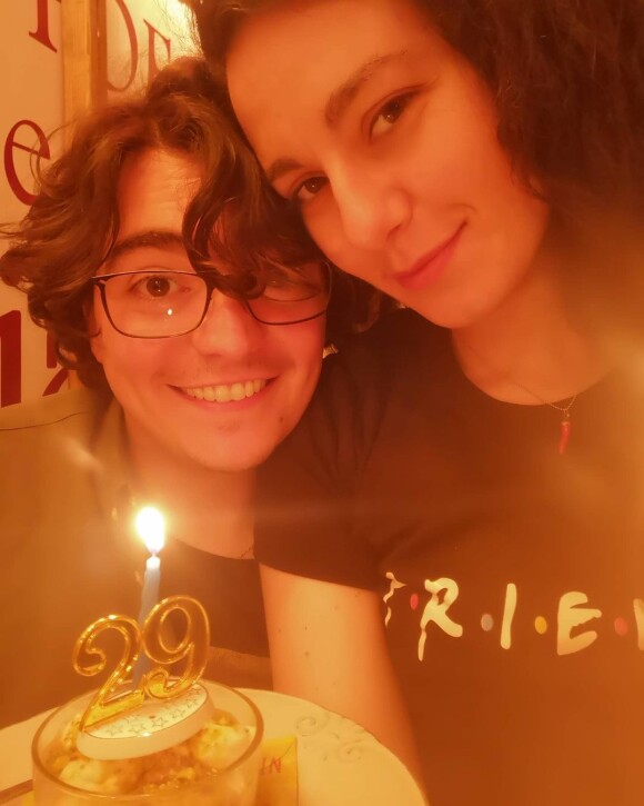 Giovanni Amura fête ses 29 ans avec sa compagne Rossella Rivoli.