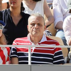 Jean-Charles de Castelbajac et sa compagne Pauline de Drouas dans les tribunes lors des internationaux de tennis de Roland Garros à Paris, France, le 1er juin 2019. © Jacovides-Moreau/Bestimage
