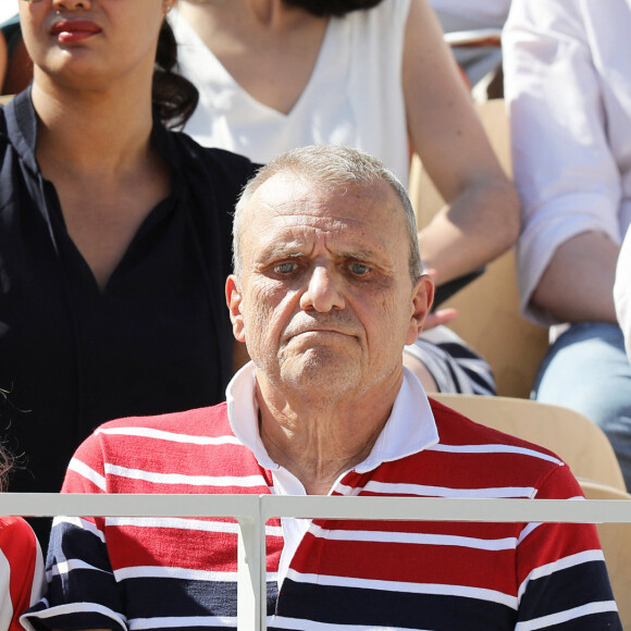 Jean-Charles de Castelbajac et sa compagne Pauline de Drouas dans les tribunes lors des internationaux de tennis de Roland Garros à Paris, France, le 1er juin 2019. © Jacovides-Moreau/Bestimage
