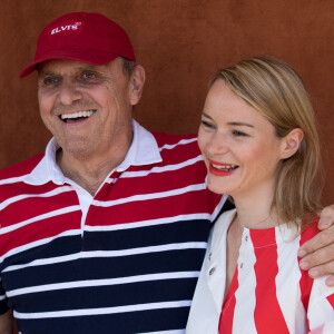 Jean-Charles de Castelbajac et sa compagne Pauline de Drouas au village lors des internationaux de tennis de Roland Garros à Paris, France © Jacovides-Moreau/Bestimage