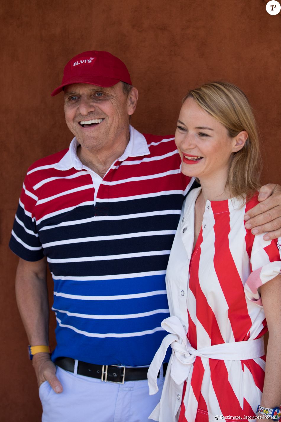 Jean-Charles de Castelbajac et sa compagne Pauline de Drouas au village lors des internationaux de tennis de Roland Garros à Paris, France © Jacovides-Moreau/Bestimage