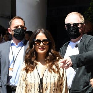 Salma Hayek et son mari François-Henri Pinault en marge du 74e Festival International du film de Cannes. Le 11 juillet 2021.