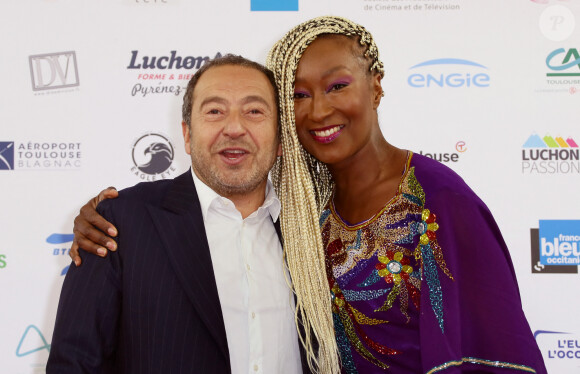 Patrick Timsit président du jury du festival de Luchon pose en compagnie de Nadège Beausson-Diagne lors du 22ème Festival des créations Télévisuelles de Luchon le 6 février 2020. © Patrick Bernard / Bestimage