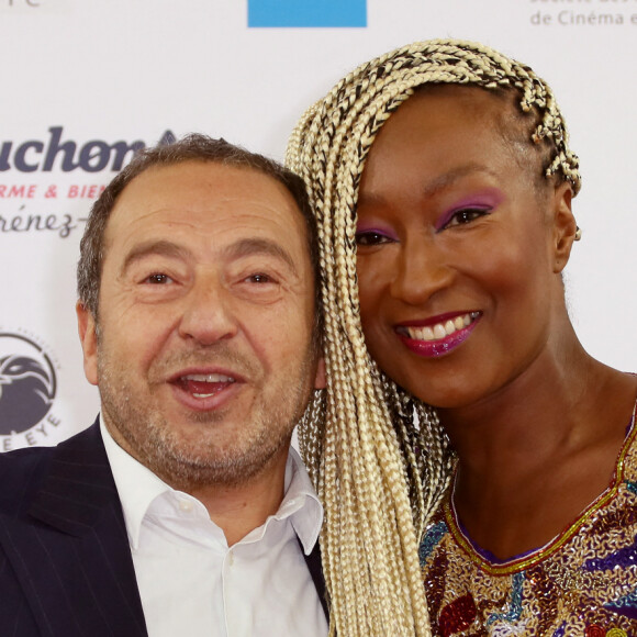 Patrick Timsit président du jury du festival de Luchon pose en compagnie de Nadège Beausson-Diagne lors du 22ème Festival des créations Télévisuelles de Luchon le 6 février 2020. © Patrick Bernard / Bestimage