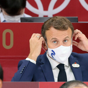 Emmanuel Macron, président de la République Française, au côté de Jean-Michel Blanquer, ministre de l'Education Nationale, et Tony Estanguet lors de la cérémonie d'ouverture des Jeux Olympiques de Tokyo 2020, le 23 juillet 2021.