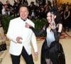 Info - Elon Musk forcé par la loi de modifier le prénom de son fils, X AE A-12 - Elon Musk et sa compagne Grimes - Les célébrités arrivent à l'ouverture de l'exposition Heavenly Bodies: Fashion and the Catholic Imagination à New York