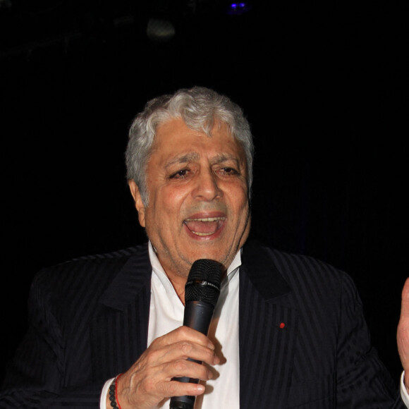 Enrico Macias lors d'un concert exceptionnel au profit de l'association Lehosheet Yad à l'espace Rachi-Guy de Rothschild à Paris, France, le 16 janvier 2020.  © Philippe Baldini/Bestimage 