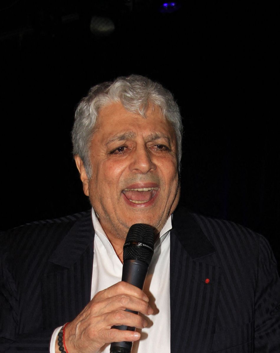 Enrico Macias lors d'un concert exceptionnel au profit de l'association Lehosheet Yad à l'espace Rachi-Guy de Rothschild à Paris, France, le 16 janvier 2020. © Philippe Baldini/Bestimage