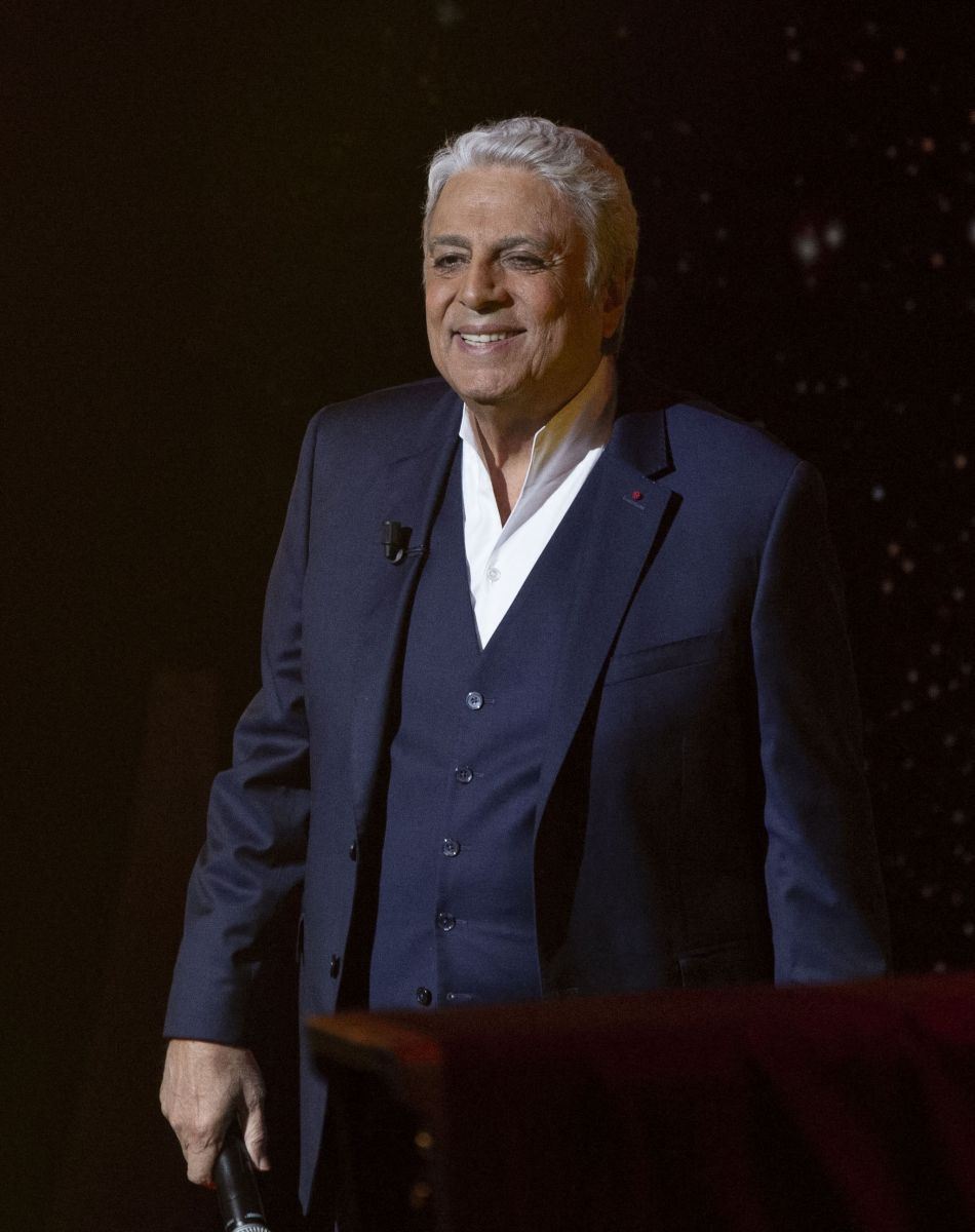Exclusif - Enrico Macias - Hommage à Charles Aznavour lors de l'émission "Monsieur Aznavour", diffusée sur C8. Le 3 octobre 2019 © Jack Tribeca / Bestimage