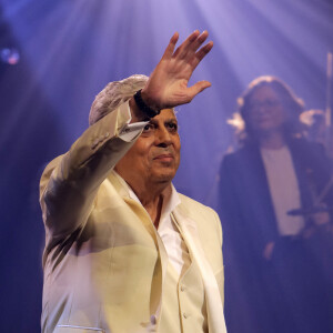 Enrico Macias en concert à l'Olympia à l'occasion de ses 80 ans à Paris le 9 février 2019. © Cédric Perrin/Bestimage