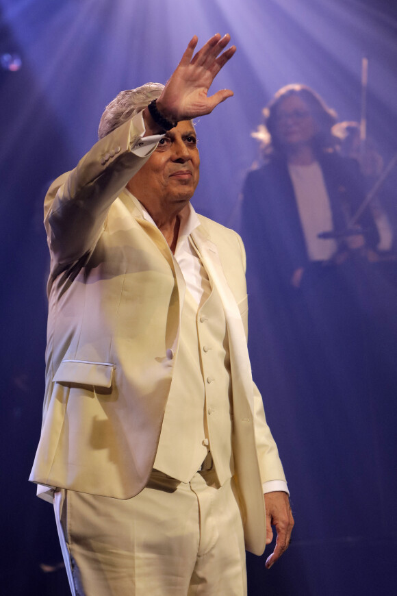 Enrico Macias en concert à l'Olympia à l'occasion de ses 80 ans à Paris le 9 février 2019. © Cédric Perrin/Bestimage