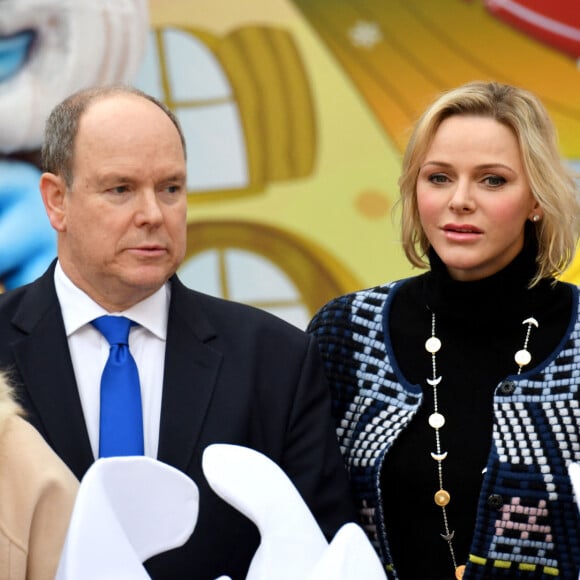 Le prince Albert II de Monaco, la princesse Charlène - Remise de cadeaux de Noël aux enfants monégasques au palais à Monaco, le 18 décembre 2019. © Bruno Bebert / Bestimage