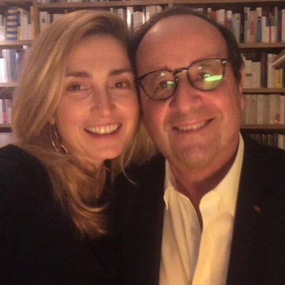 Julie Gayet et François Hollande, rare selfie à deux sur Instagram, novembre 2020.