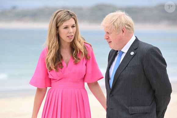 Le Premier ministre Boris Johnson et sa femme Carrie Johnson arrivent pour l'accueil officiel et la photo de famille des dirigeants, lors du sommet du G7 à Cornwall, Royaume Uni, le 11 juin 2021.