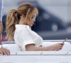 Jennifer Lopez poursuit ses vacances sans Ben Affleck à Portofino, le 31 juillet 2021. Tandis que son compagnon est rentré aux Etats-Unis, la chanteuse de 52 ans a été aperçue en train de faire du shopping à Portofino, sans lâcher son téléphone des mains. 